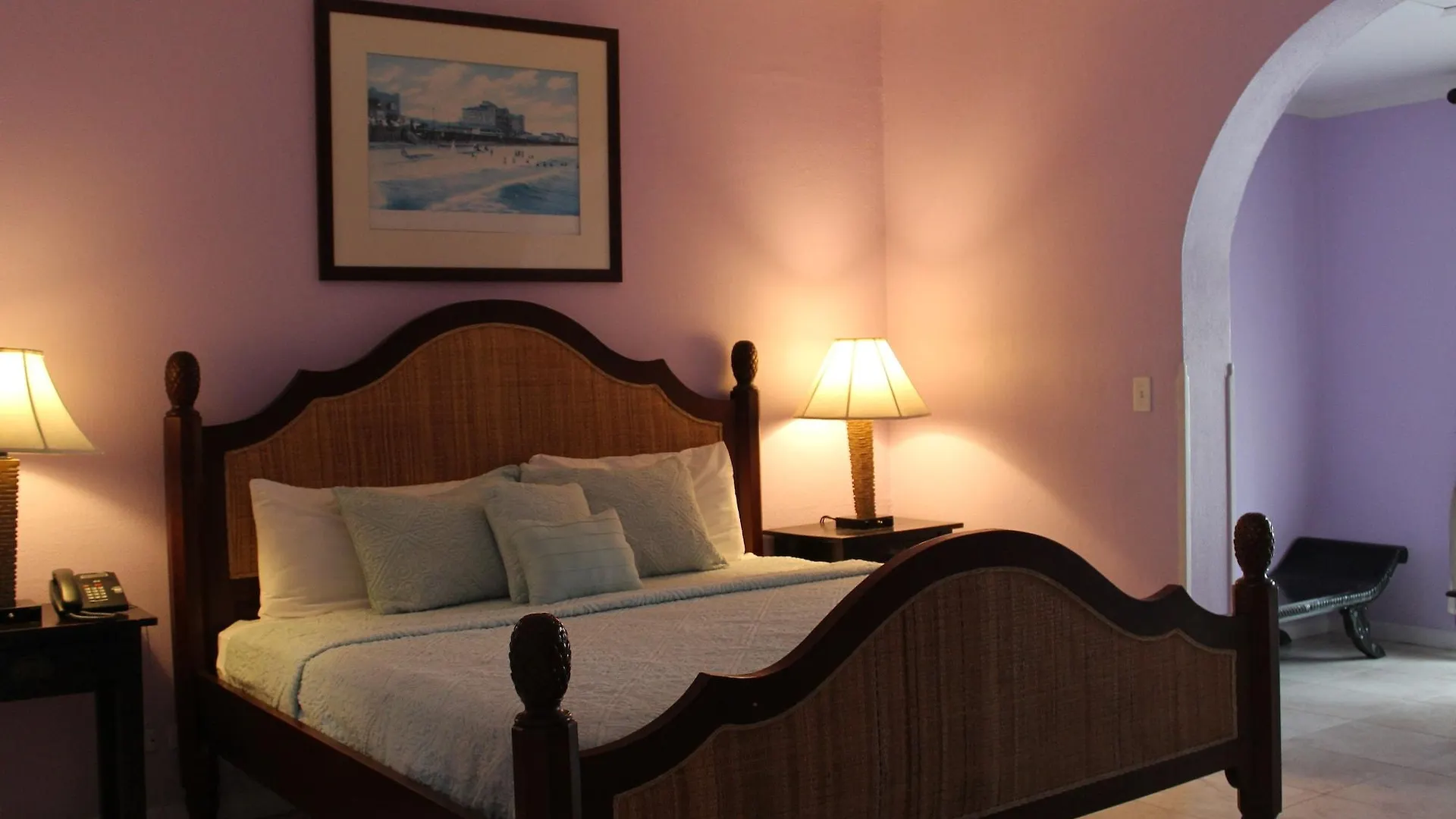 **  El Greco Hotel Nassau Bahamas